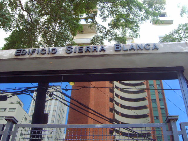 letra caixa edificio sierra Blanca
